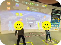 児童が遊んでいる写真
